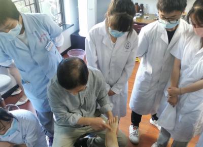乐职院学生到门诊部学习5