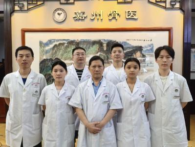 叶智勇与徒弟潘峰、叶雷、蔡兴、谢宇婷、李春宇、马宇鑫的合影