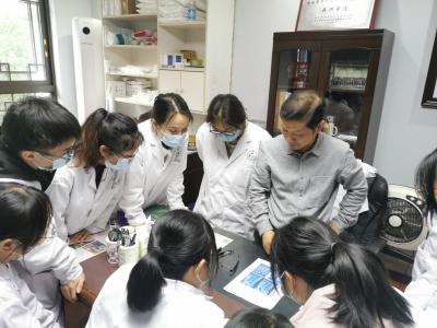 乐职院学生到门诊部学习1